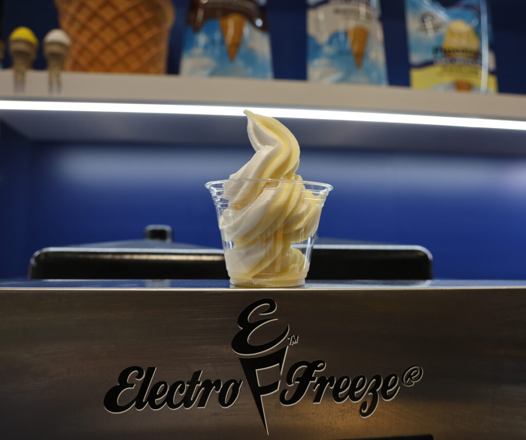 H&H serves pinapple and vanilla soft serve from the the SLX400E, creating a delicious twist.